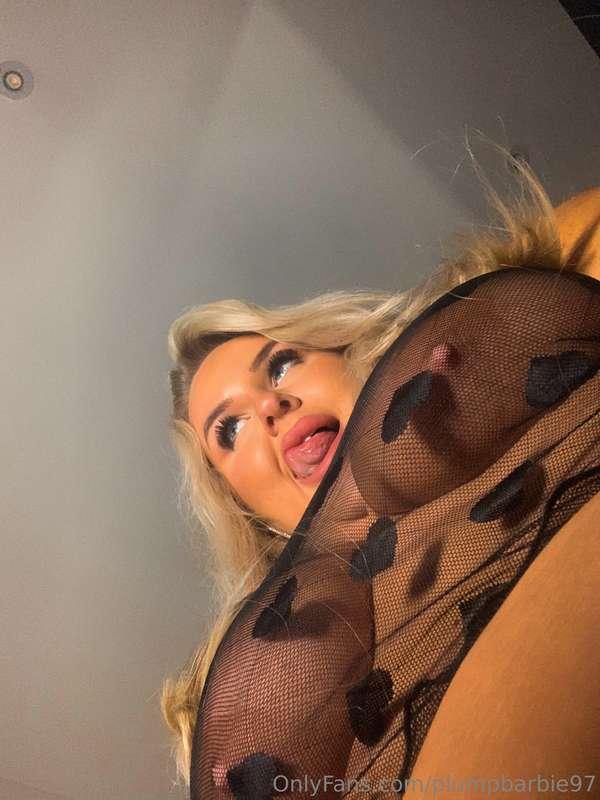 I want you to lick and suck my cute nipples 🙈🔥🔥 watching you..