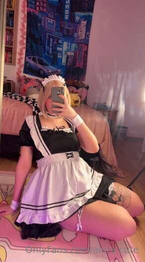 I can be you sexy, nasty maid. I can lick you clean 😉😋