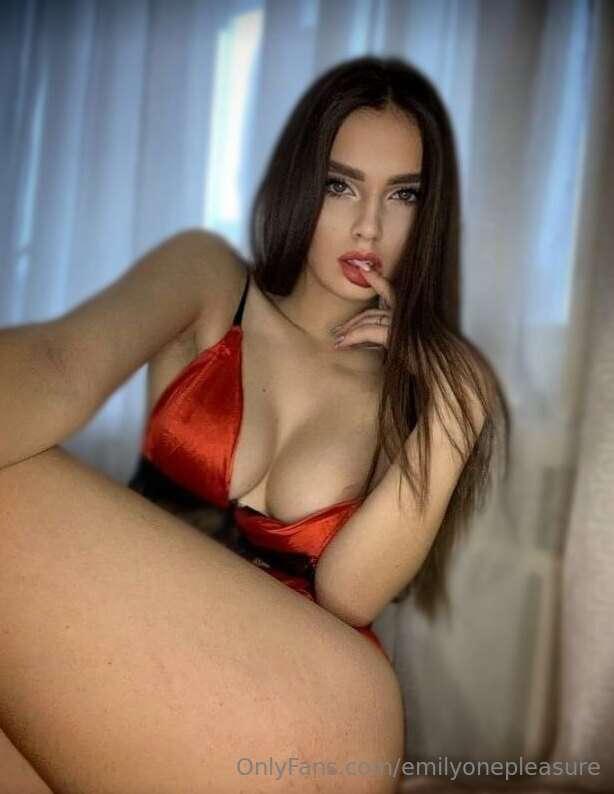 🔥This babe is a real hurricane here🔥 She wants your toy betw..