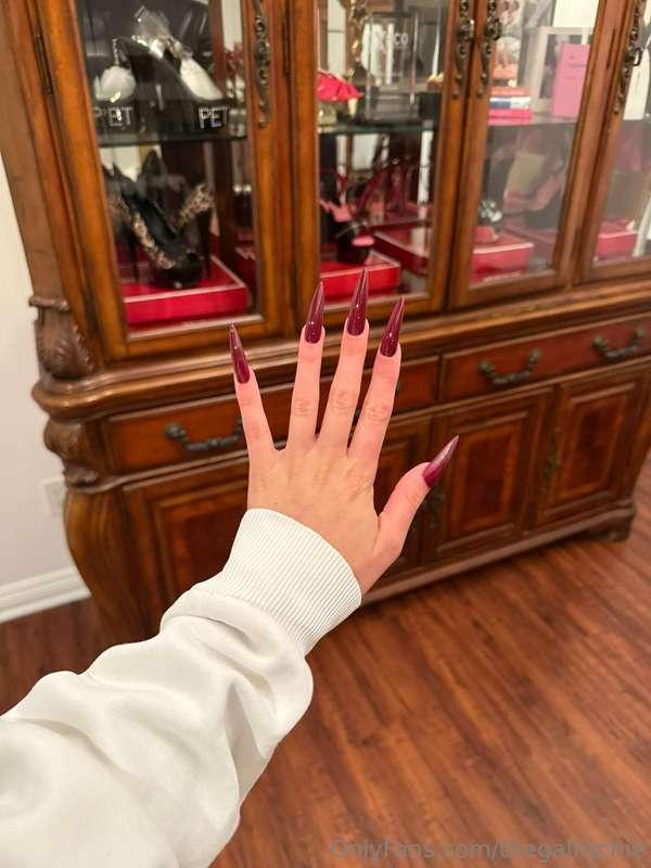 Treat yo girl 💅🏻 I got some fresh claws and I know you want ..