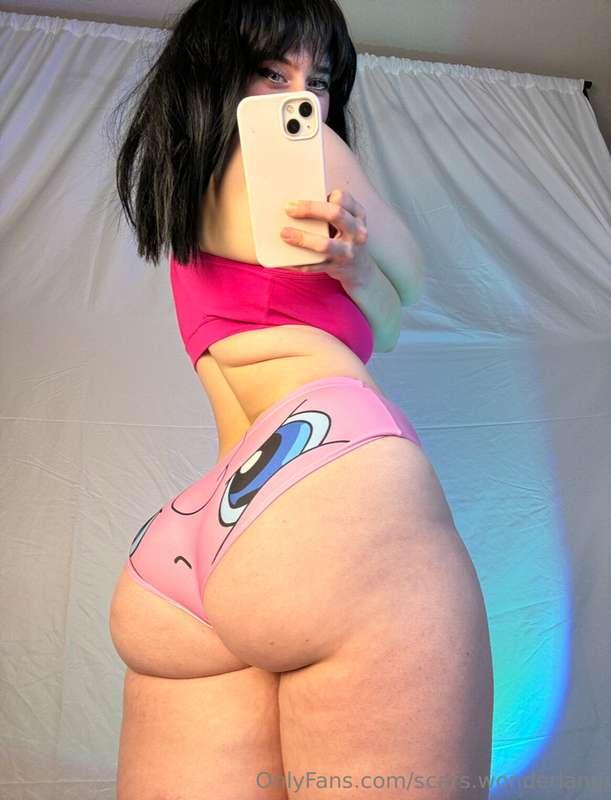 Jigglypuff is having a hard time containing all this booty 🫢