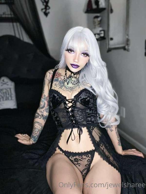 Night of the bad witch 🌙🔮🦇

B/G ppv going out soon! Sorry I’..