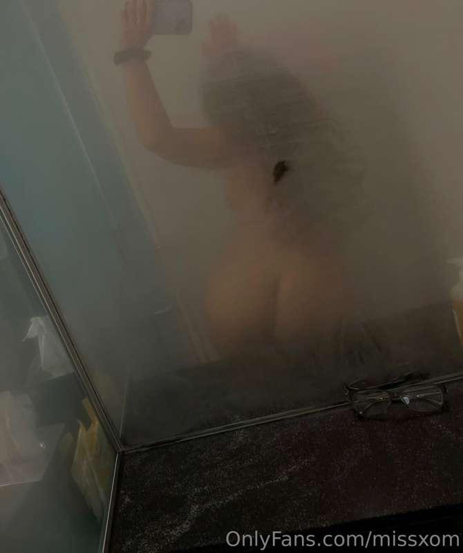 Who doesn’t love a good shower to get your day started😋