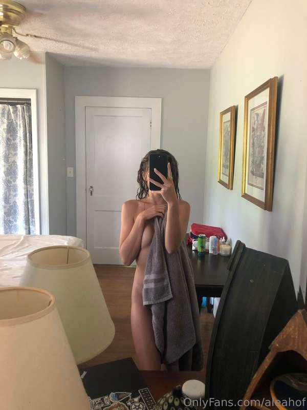 Wanna watch me fuck myself in the shower?