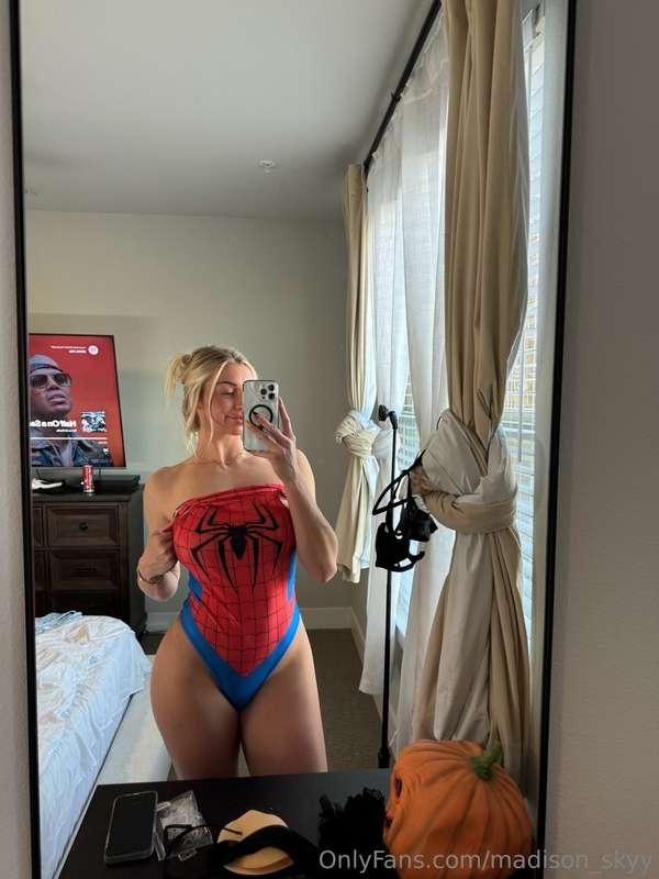 Want to get tangled in my spiderweb?🥵