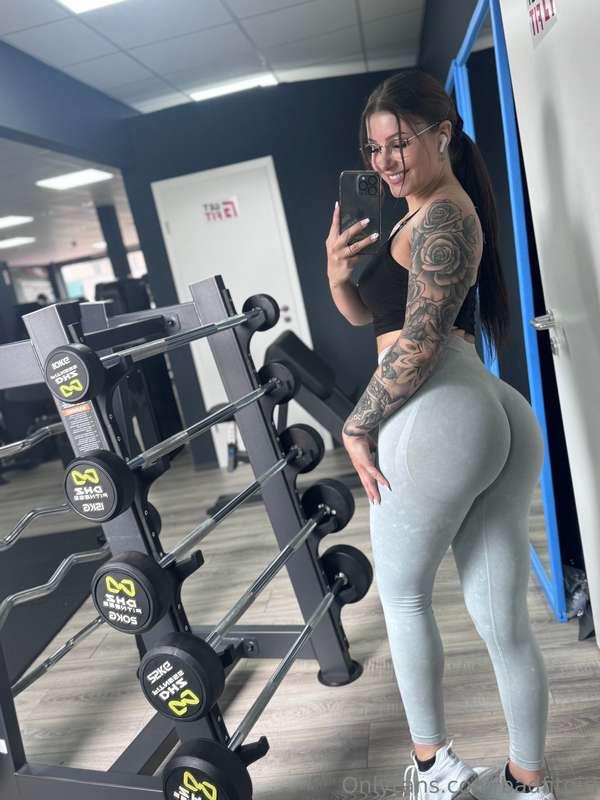 Bock auf Sport ?!🙈👅 hier siehst du mehr: @badfitgirlvip viel..
