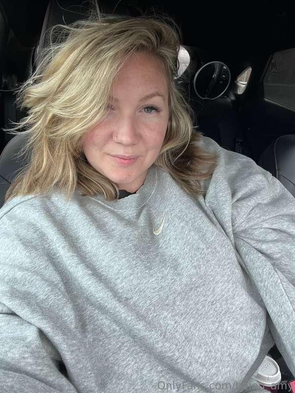 Fresh hair is the best…. Cheeky flash in the car park 🤭