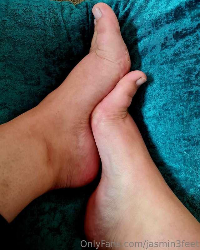 Want to see more of my high arches, let me know what you wan..