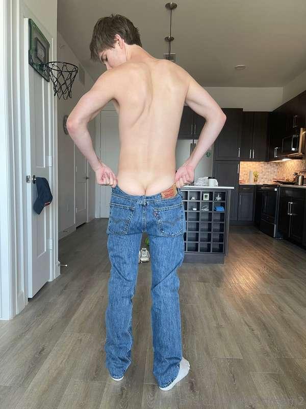 @brett_dream has some insanely hot free ball Jean photos! Ju..