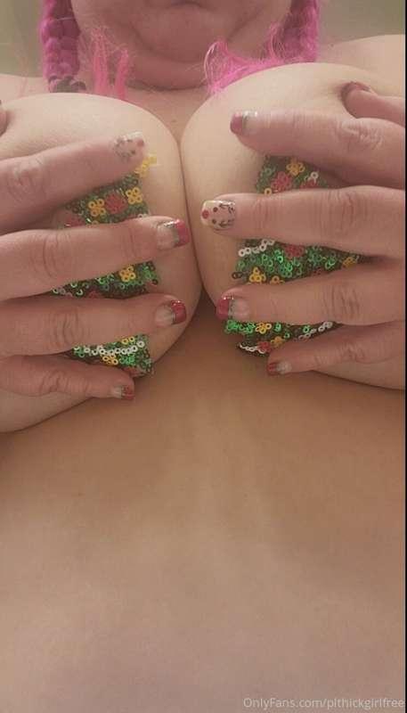 25 Days of Christmas! 🎄🎄

Cum celebrate my favorite time of ..