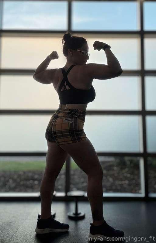 Leg day but finish with shoulders 