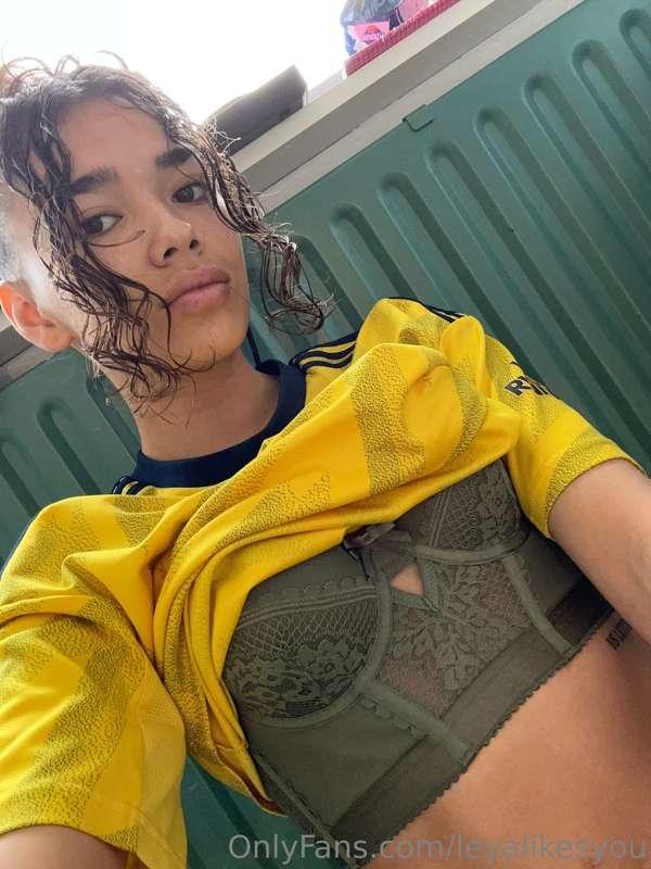 quick sneak peek before soccer training ;)))