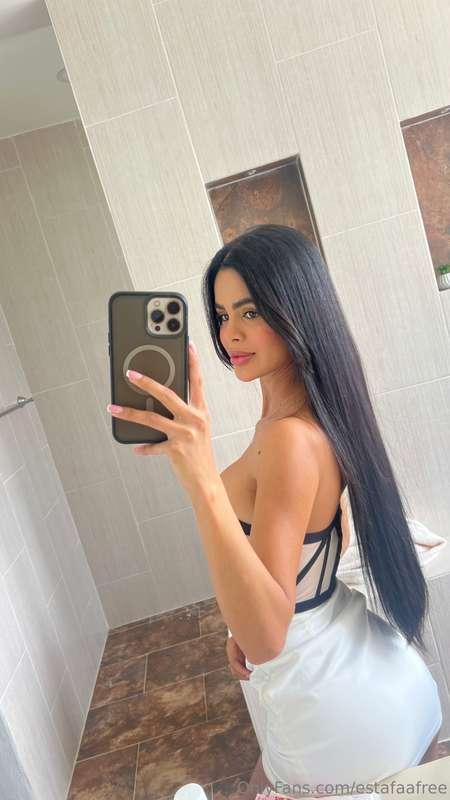 This long hair could be useful in bed 😚😏