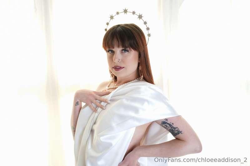 I did a professional photoshoot!! I wanted to be a Renaissan..