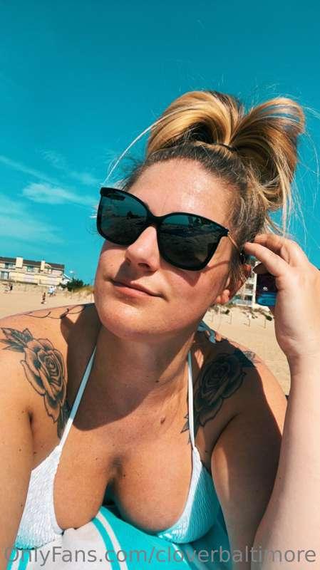 Great beach day and rocking some gems that the little one pl..