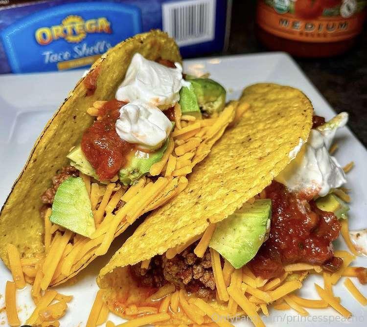 Would you take me on a date baby? ♥️🍝 

Where would we go?? ..