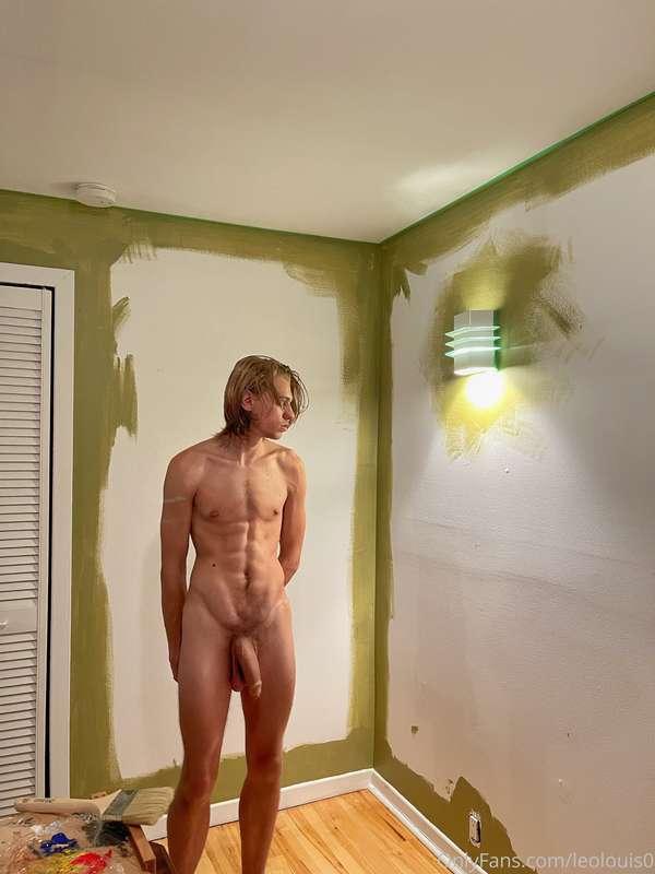Front or back?🍑🍆 Painting the studio / living room with @edw..
