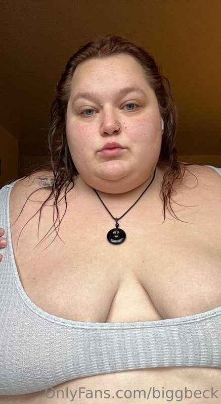 Say hi to me in the DMs and let's chat babes 😜😘