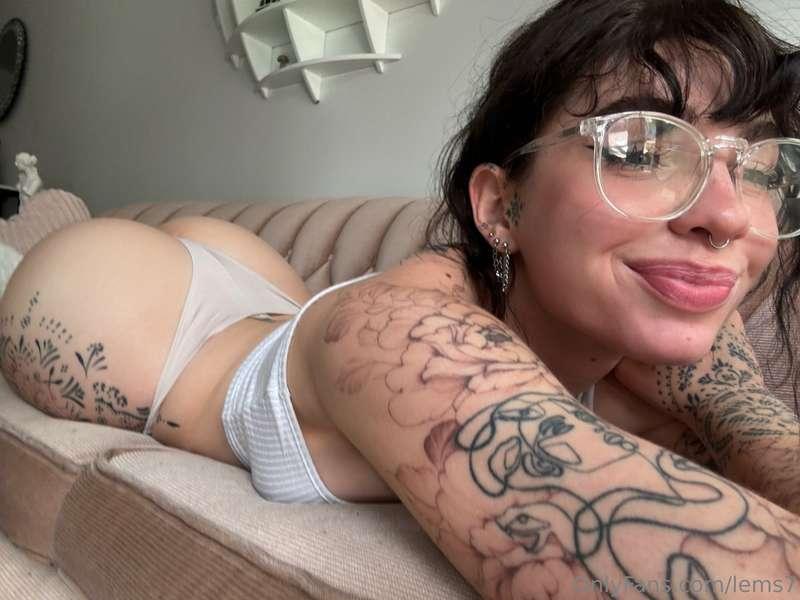 do you wanna take a bite of this 🍑?