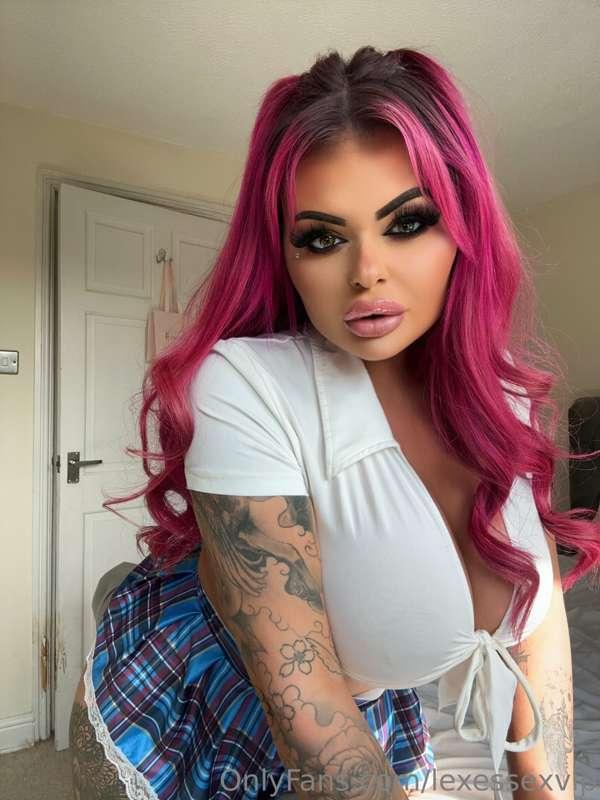 Look deep into my eyes 😈💦