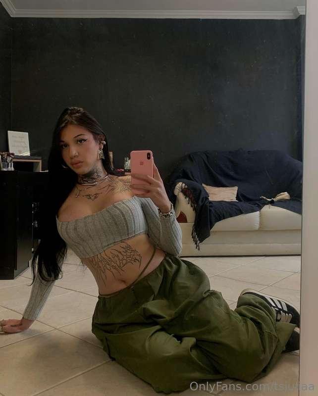 I wanna be your virtual gf🥰