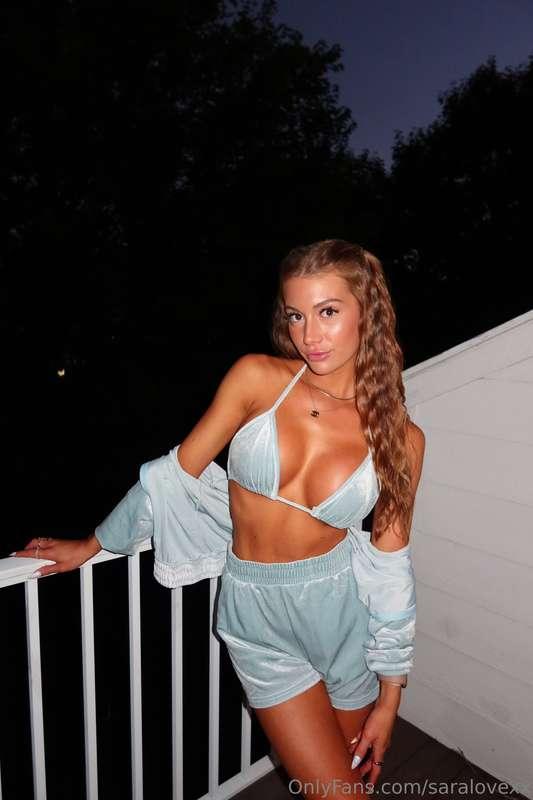 Am I the view you’d get lost in? 😘