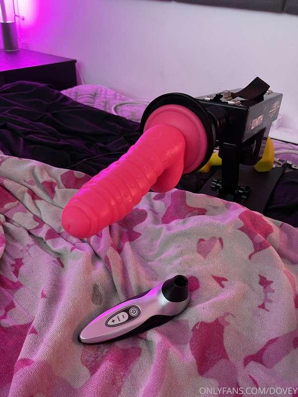 Got fucked by dildo robot tonight 🙈
My kneeeees 😅😅😅