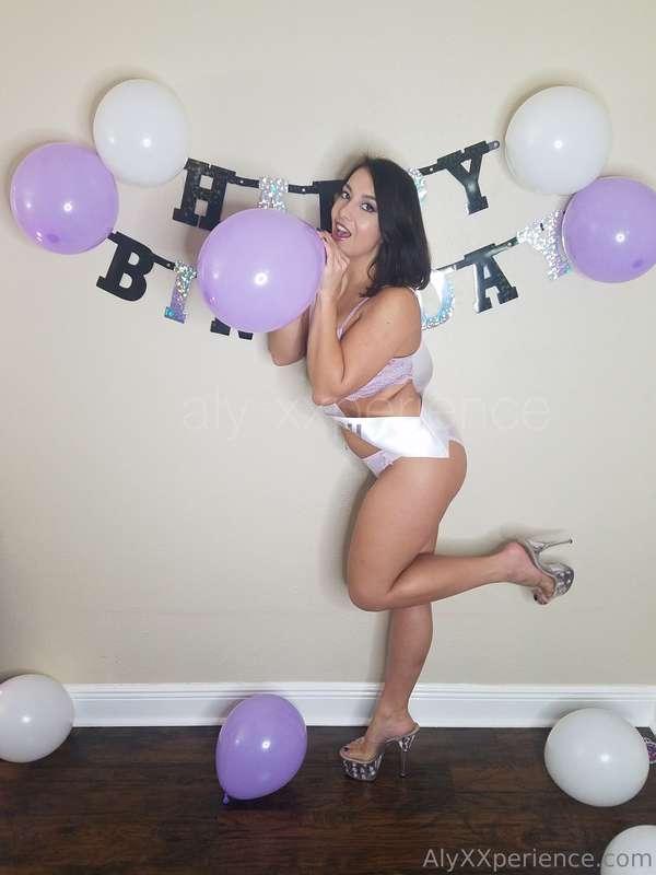 reminding you that FEBRUARY is my BIRTHDAY month... actual d..