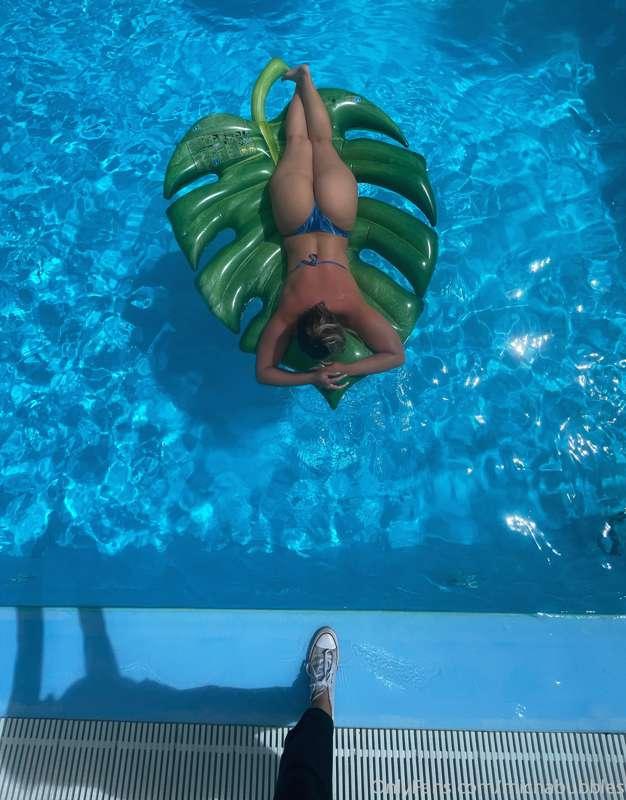 Anyone interested in custom content please text me ☺️ 
Custo..