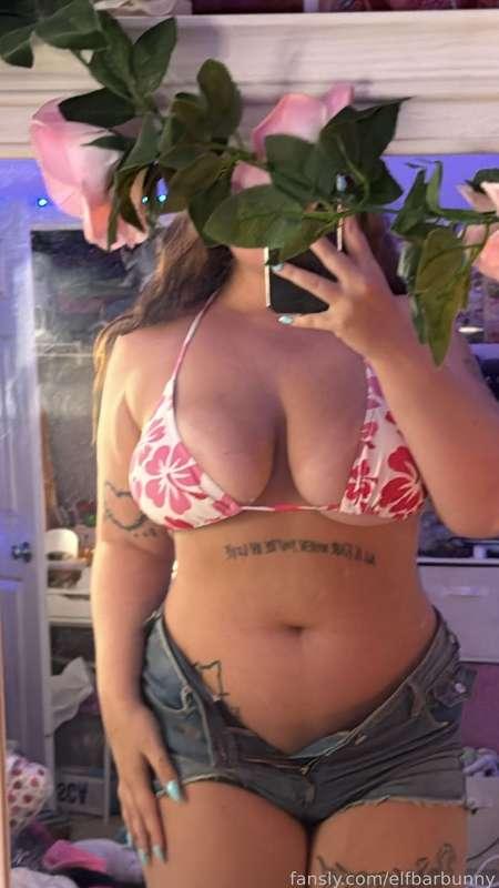 do you like this outfit? tell me in the comments &amp; i might post my titties popping out of this bikini top🥰🩷🌺

#fyp #bikini #thick #thicc #chubby #curvy #young #nsfw #tits #bigtits #boobs #bigboobs #lingerie #tattoo #alt #altgirl #egirl #perky 