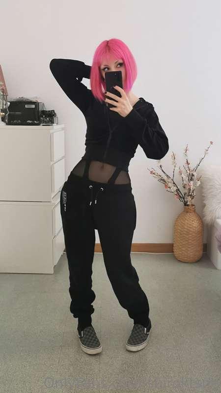 Swipe to undress me 🔥