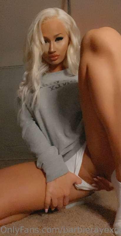 I’m horny baby wanna watch me play with my little pussy? 💦