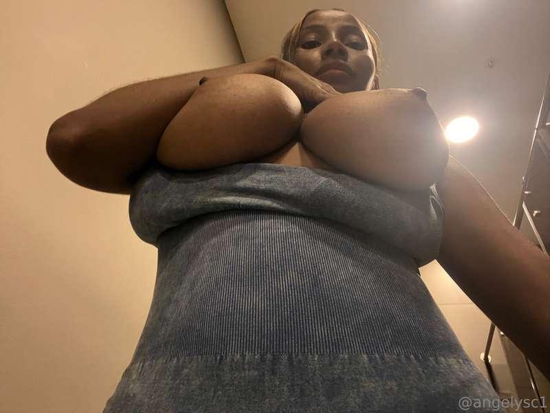 Wanna see them bouncing on top of you?🤤