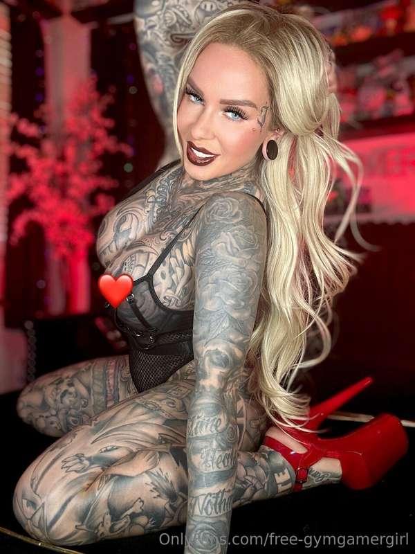 Do you think you can handle this tatted slut ?🤯👇🏼