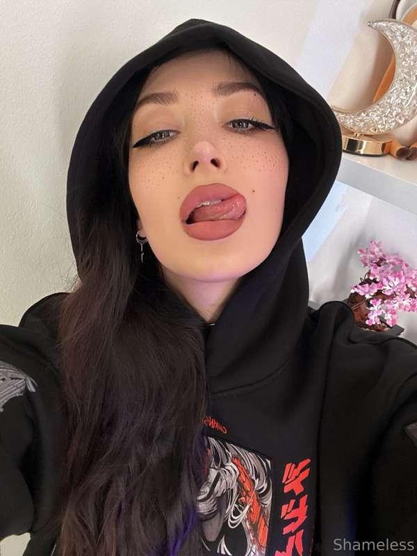 Saturday mood: comfy, cuddly, sexy 🔥