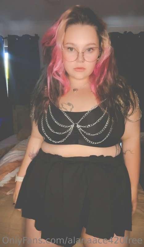 Cum see daddy’s diamond baby princess wear this harness prop..