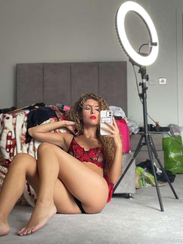 I know you like those mirror selfies 🖤