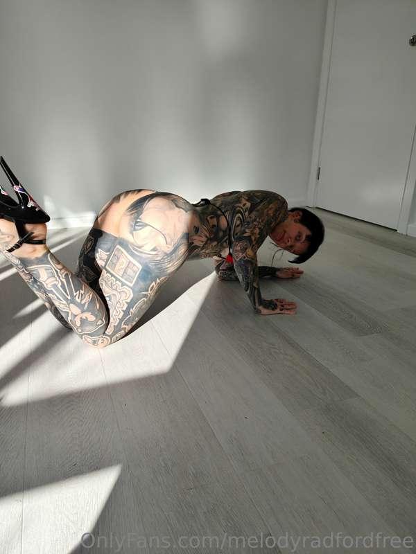 Wanna see the hot photoshoot I did today? It gets hotter and..