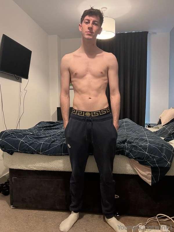 Who wants to come be cheeky with me? 😈