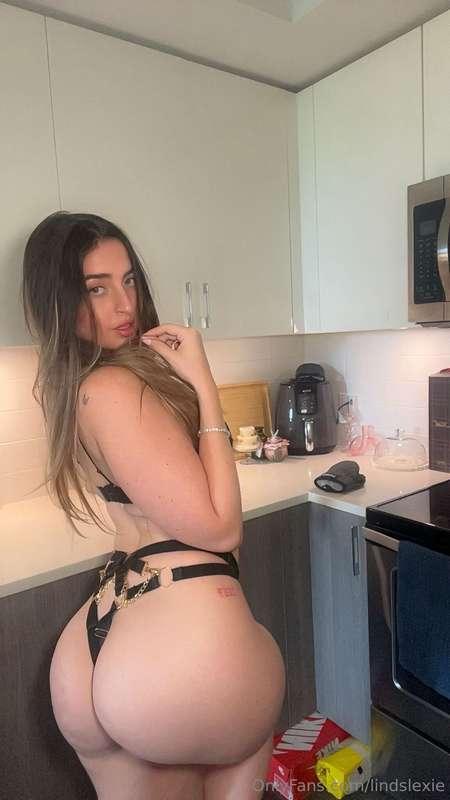 Your handprint would look sooo good right here🍑🥵
