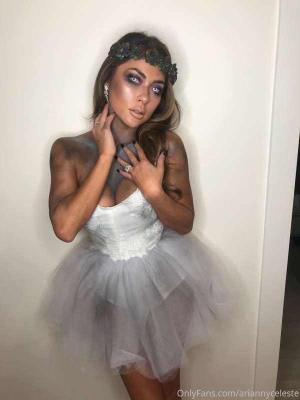 It’s SPOOKY season 👻🎃 Here are a few of my costumes from pre..
