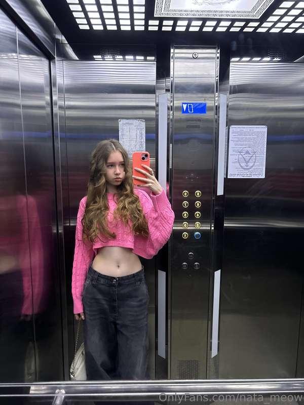 how can you not take a picture in an elevator 🤭#ai
