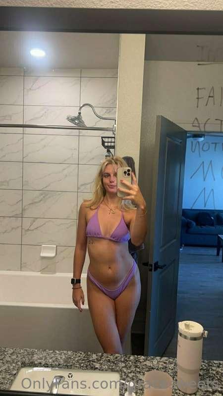 Do you like my bikini outfit babe?😘👅