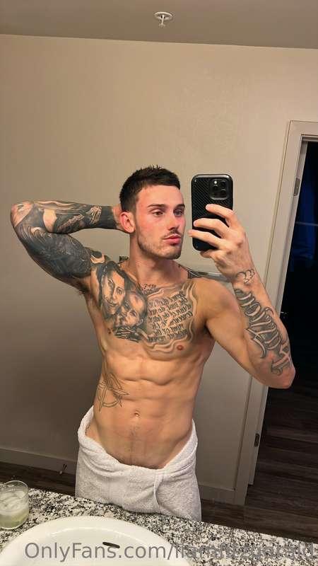 Someone buy me more tattoos I neeeed to blast my neck😩🙈 I’ll..