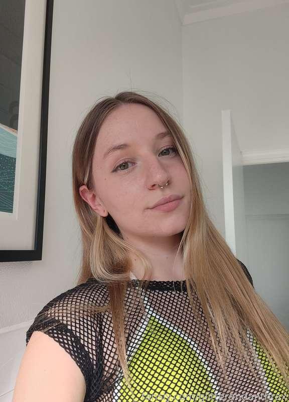 LIVE ON TWITCH! Come chat:
https://m.twitch.tv/soggynutrigrain

#twitch #gamer #gamergirl #egirl #aussie #australia #australian #perth #twitchstreamer #streamer #live #blonde #onlyfans #fansly #bikini #BikiniBeauty #selfie #SelfieTime #SelfieSunday #RainbowSixSiege #MarvelRivals #Overwatch2