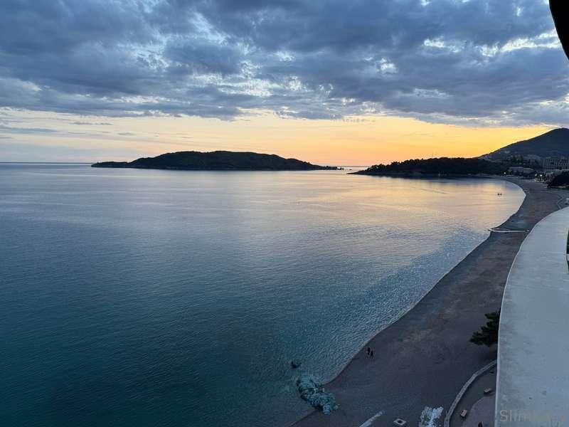 Evening Montenegro is simply mesmerizing! 💖 How was your day..