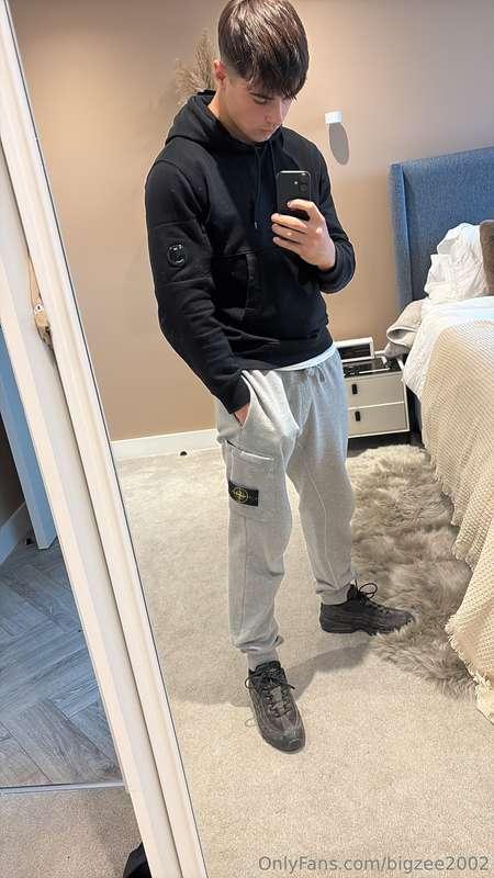 Swipe to see me wearing less 😈