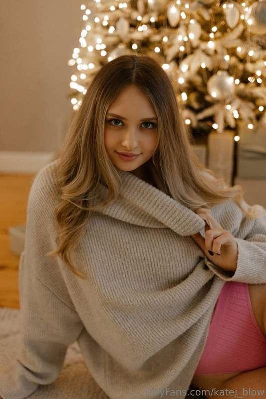 ## 💕💕💕HOT TEACHER💕💕💕This sexy girl @eleon0ra doesn't mind ro..
