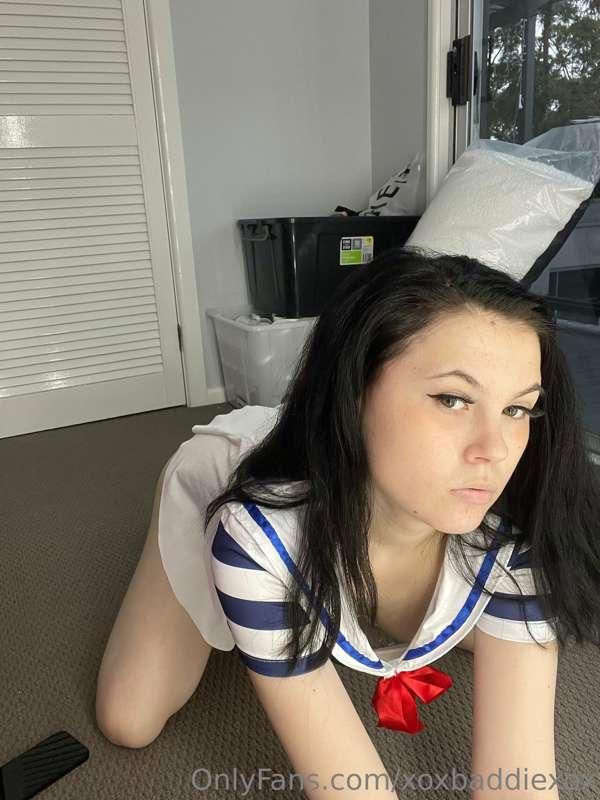 Cum look up the sailor girls skirt 😜