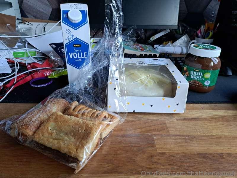 Best way to celebrate hitting 125kg/275lbs is eating a cake ..